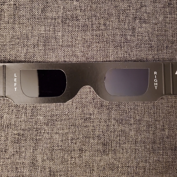 3D Glasses Canada Post Queen Elizabeth - Picture 6 of 7